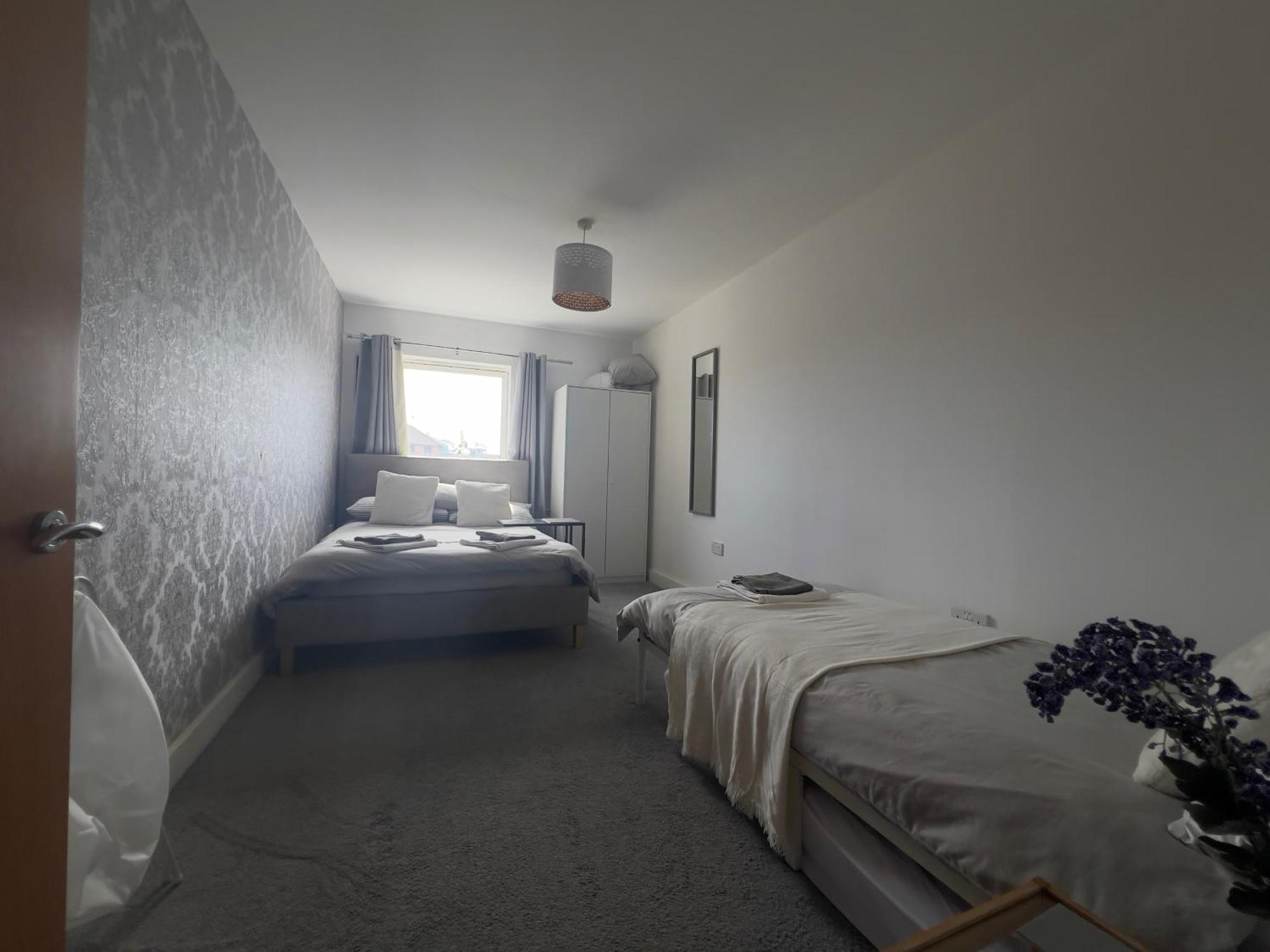 2 Bedroom Near Ocean Village Marina Port Apartment Southampton Exterior foto